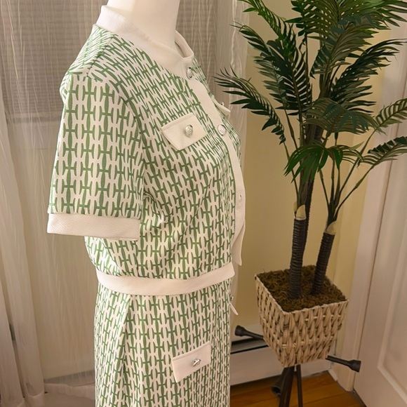 Green and white two piece set. - Picture 5 of 6